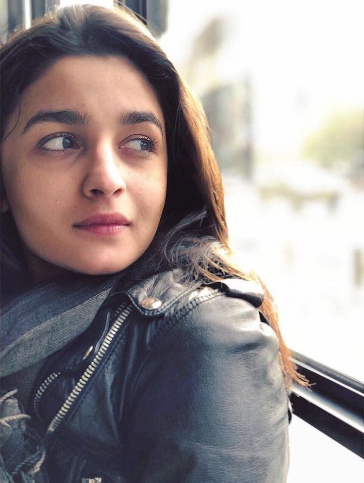 Best Pics Of Alia Bhatt Without Makeup Look Pure As A Dew Starbiz