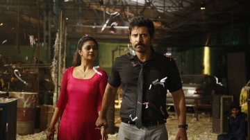 Saamy Square Movie Review: Anything Different Compared With Saamy 2003?