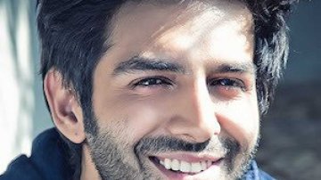 Kartik Aaryan’s Young Fan Bursts Into Tears When Meeting Her Hero