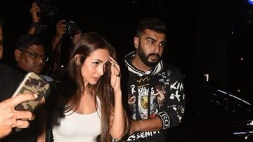 Arjun Kapoor Protects Malaika Arora From Paparazzi On Their Way Out A Restaurant