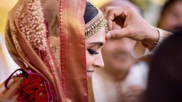 So Witty & Humorous, Most Recent Wedding Pics Of Ranveer Singh & Deepika Padukone Turn Into Memes