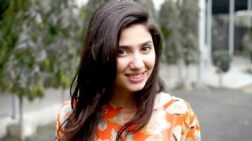 Mahira Khan Replies To The Troll Who Said She Has No Work Since Smoking Pics