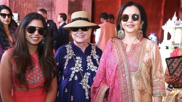 Beyoncé, Hillary Clinton Arrive In India For The Wedding Celebration Of Isha Ambani