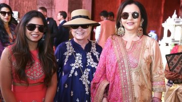 Watch Video: Hillary Clinton And John Kerry Groove to Abhi Toh Party At Isha Ambani’s Sangeet