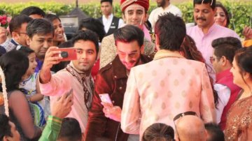 Ranveer Singh Gatecrashes Wedding, Blesses The Bride