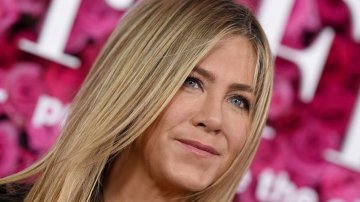 Jennifer Aniston Welcomed New Year's Eve Together With Jimmy Kimmel and Jason Bateman
