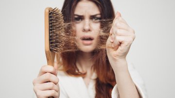 8 Reasons For Oily Hair That You Didn’t Know