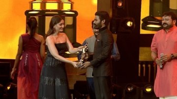 Dhanush Receives Best Actor Trophy From Kareena Kapoor At Vanitha Film Awards And Fans Can't Stay Calm!