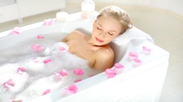 5 Simple Ways To Transform Your Boring Bath Into An Amazing Spa Experience