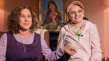 Hulu's New Crime Series "The Act": Joey King Starred In A Scary And Distubing Story