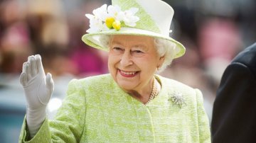 Queen Elizabeth Posts On Instagram For First Time, Create History
