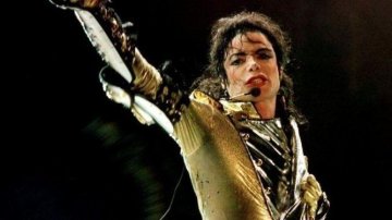 NZ & Canada's Radio Stations Stop Playing Michael Jackson's Songs After Allegations Of Child Abuse