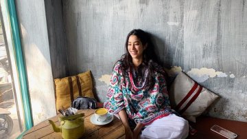 Inside The Birthday Celebration Of Janhvi Kapoor: Actress Cuts Her Birthday Cake, Honors Mom Sridevi