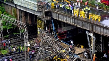 Mumbai Bridge Colapse: Bollywood Leaves In Shock and Grief! Read Details
