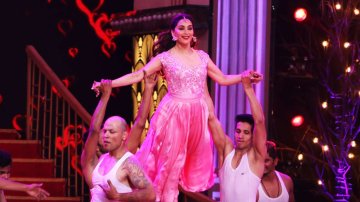 25 Years Of Hum Aapke Hain Koun: Madhuri Dixit Performs On Maye Ni Maye