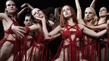 "Suspiria" Movie Review: Dakota Johnson's New Horror Movie Is More Like A Historical-Political Narrator