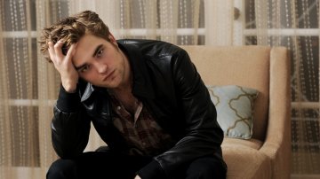 True Or False: "Twilight" Actor Robert Pattinson To Step Into Ben Afflect's Shoe As New Batman?