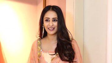 Actress Chahath Khanna Launches Her Own Fashion Brand "Amaarzo"