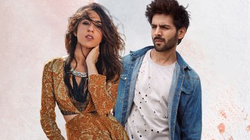 कार्तिक आर्यन और सारा अली खान ने एक मस्जिद में एक साथ ईद मनाते हुए खुद के चेहरों को छिपाया