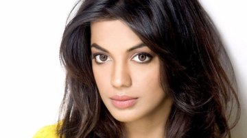 “Fashion” Star Mugdha Godse All Set For Her Small Screen Debut