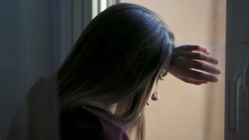 6 Early Warning Signs You Are Trapped In A Toxic Relationship