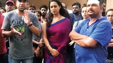 Actress Mahie Gill, Cast And Crew Of Web Series "Fixer" Brutally Assaulted In Thane