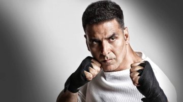 #BottleCapChallenge: Akshay Kumar Becomes The First Bollywood Celeb To Complete The Dare