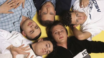 98 Degrees, 5ive, S Club 17,... 10 Awesome 90s TeenPop Groups You Totally Forgot About!