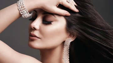 Bollywood Hot Actress Minissha Lamba Becomes India’s First Celebrity Poker Pro