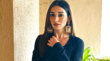 Naagin 3's Heli Daruwala Thrown Birthday Party With Besties Shivin Narang, Mohit Malik