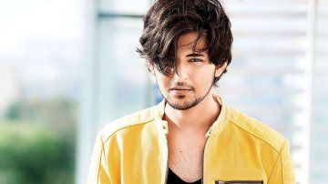 Pop Sensation Darshan Raval Delights Fans With Monsoon Special Song "Hawa Banke"