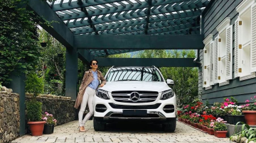 Kangana Ranaut Receives A Swanky New Car From Her Dearest Sister Rangoli Chandel
