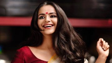 Mammootty's "Mamangam" New Poster Reveals Prachi Tehlan's Look