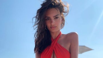 Supermodel Emily Ratajkowski Breaks The Internet With Her Sizzling Bikini Snap
