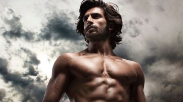 Ranveer Singh Once Again Stirred The Internet Up With His Washboard Abs And Witty Hoax