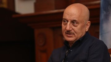 Anupam Kher’s Conversation With An Indian Cab Driver: Totally Made Our Day!