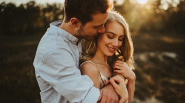 Unhealthy Relationship: 6 Romantic Gestures Turn Out To Be Major Red Flags In Love