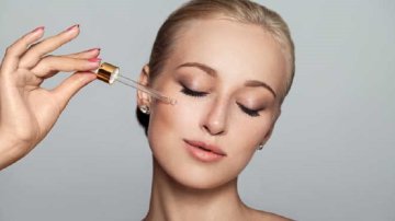 त्वचा की देखभाल : संवेदनशील स्किन के लिए ये 8 सबसे अच्छे फेस सीरम आपको पता होने चाहिए