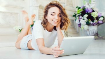 5 नियम जिनका हर महिला को ऑनलाइन डेटिंग का प्रयास करने से पहले पालन करना चाहिए