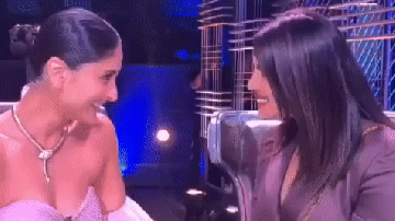 Bebo And PeeCee Happily Reunited As Priyanka Chopra Visited The Sets Of "Dance India Dance"