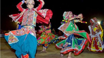 MUST READ: 5 Glam Up Tips For Men To Look Attractive This Navratri