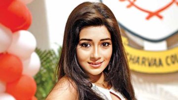 Tinaa Dattaa Suffers Depression From Her Outrageous Relationship And Cries A Lot