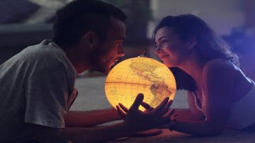 6 Zodiac Signs Who Fall Into The Love Game The Easiest