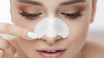 How To Get Rid Of Blackheads? 5 Simple Ways For A Clean Shiny Nose