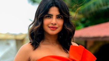 प्रियंका चोपड़ा ने 'द स्काई इज पिंक' फिल्म के प्रमोशन में दिखाया अपने वारड्रोब का कलेक्शन