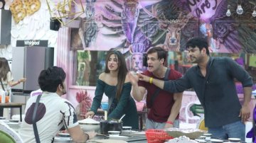 Koena Mitra Accidently Saw Siddharth Dey Naked In The "Bigg Boss" Bathroom