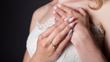Your Zodiac Signs Will Tell You The Most Suitable Bridal Nail Art For Your Honeymoon