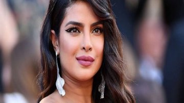 प्रियंका चोपड़ा की इन पैंटसूट के साथ अपनी आंतरिक बॉस महिला को जगायें