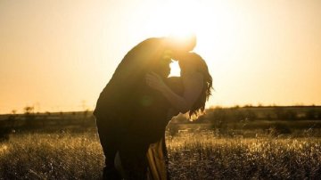 आपका प्यार दिन-ब-दिन और भी बढ़ जाएगा इन 10 छोटी-छोटी बातों से अगर आप अपने पार्टनर के लिए करेंगे