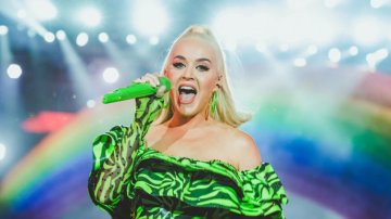 Hot!!! Katy Perry Ignored The Airport Security And Not Showing Her Passport